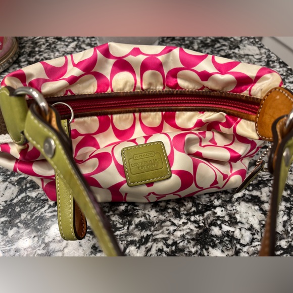 Coach mini. - Picture 10 of 11